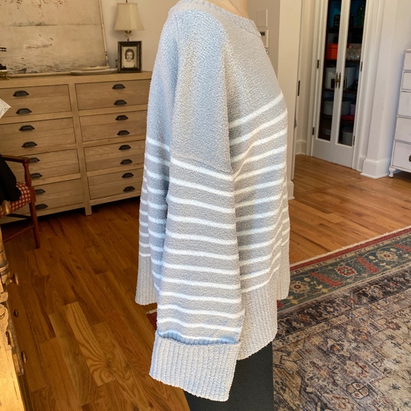 Cozy Gray and White Striped Sweater - Size L - Picture 7 of 8